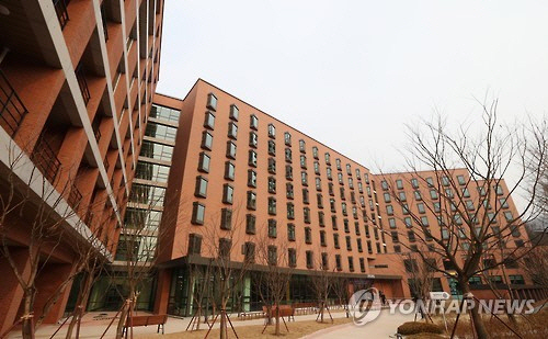 서울 지역 51개 대학 가운데 기숙사비를 신용카드로 결제할 수 있는 곳은 개신대학원대학교 한 군데밖에 없었다./연합뉴스
