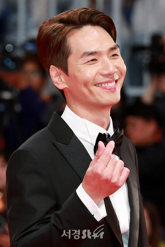 김태훈이 12일 오후 부산 해운대구 우동에 위치한 영화의 전당에서 열린 ‘제22회 부산국제영화제(22th BIFF)’ 개막식 레드카펫 행사에 참석했다.