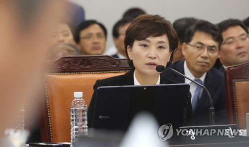 김현미 “공공부문 주택 후분양제 단계적으로 도입할 것”