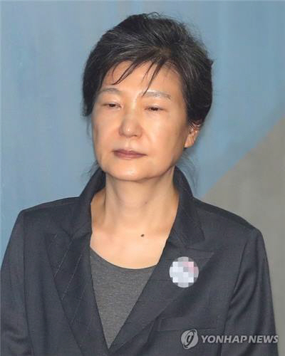 박지원 “박근혜 제발 마지막 모습이라도 대통령다웠으면” 신동욱 “신이 존재한다면 석방”