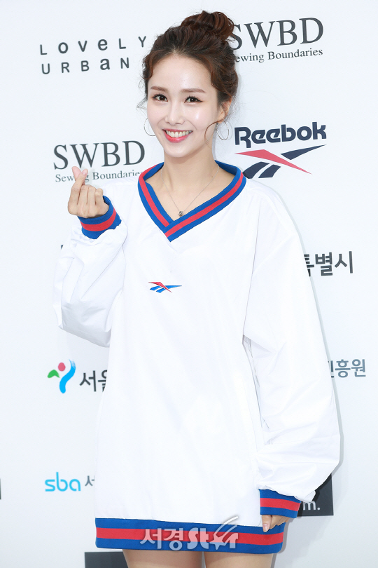 피에스타 린지가 13일 오후 서울 중구 동대문디자인플라자(DDP)에서 열린 한 패션 브랜드의 2018 S/S PT 기념 포토월 행사에 참석해 포즈를 취하고 있다.