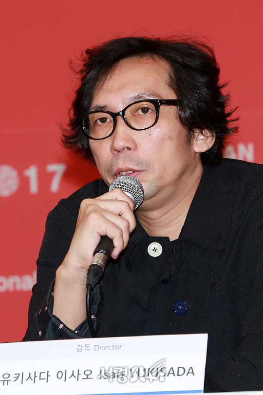 유키사다 이사오 감독이 13일 오후 부산 해운대구 우동에 위치한 영화의 전당 두레라움홀에서 열린 제22회 부산국제영화제(22th BIFF) 갈라 프레젠테이션 ‘나라타주’ 기자회견에 참석했다.
