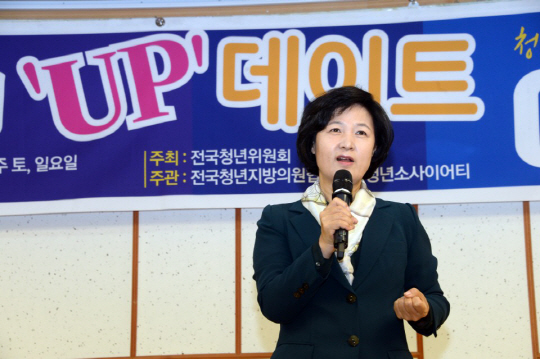 추미애 더불어민주당 대표가 14일 국회 의원회관 소회의실에서 열린 ‘청년 정치 UP데이트 아카데미’에 참석해 강연하고 있다.  /더불어민주당 제공=연합뉴스