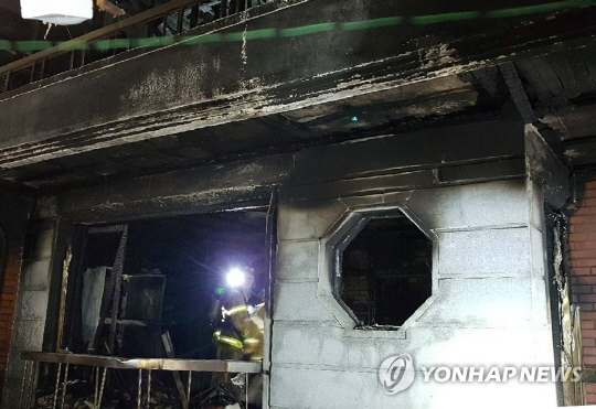 성남 다가구주택 화재로 2층 살던 모녀 숨져…화재원인 조사중