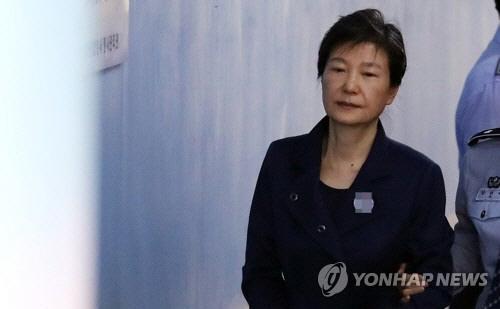 (1보)박근혜 구속연장후 심경…“재판받은 지난 6개월 참담·비참”