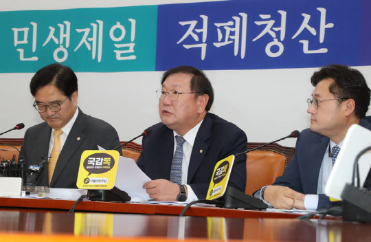 더불어민주당이 박근혜 전 대통령의 인권침해 주장과 관련해 강한 비판을 쏟아냈다.