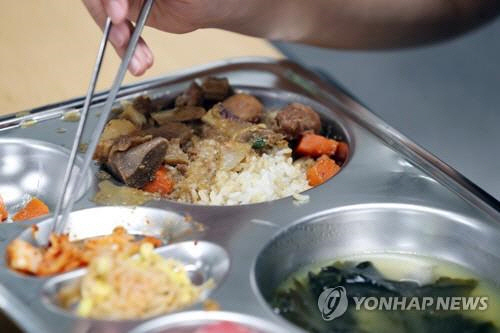 의정부 한 고등학교 급식에서 고래회충이 발견돼 논란이 일고 있다. /연합뉴스