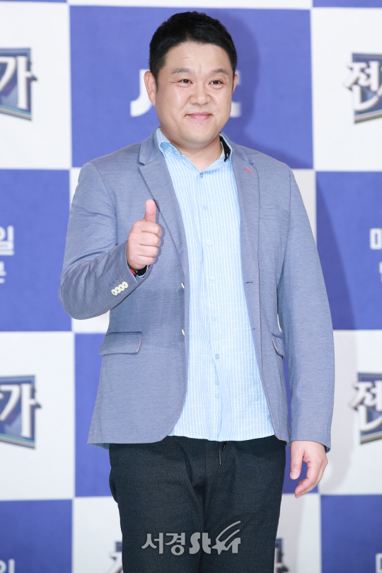 방송인 김구라가 20일 오전 서울 영등포구 타임스퀘어 아모리스홀에서 열린 JTBC 예능프로그램 ‘전체관람가’ 제작발표회에 참석해 포즈를 취하고 있다./사진=조은정 기자