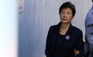 한국당, 오늘 오후 3시 윤리위…朴 전 대통령 탈당 권유할 듯