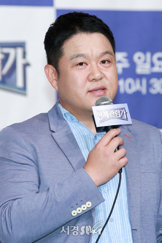 방송인 김구라가 20일 오전 서울 영등포구 타임스퀘어 아모리스홀에서 열린 JTBC 예능프로그램 ‘전체관람가’ 제작발표회에 참석해 포즈를 취하고 있다.