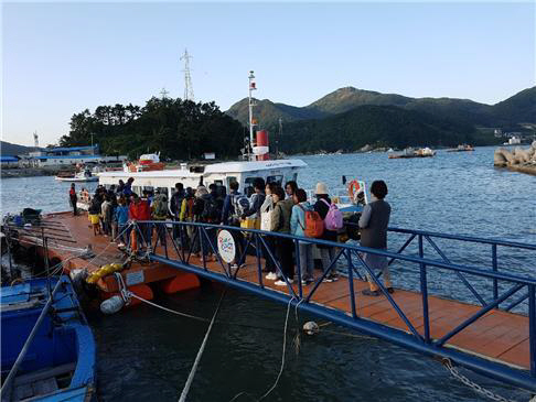 이수도 관광객 600여명 강풍에 발 묶였다가 사흘만에 귀가