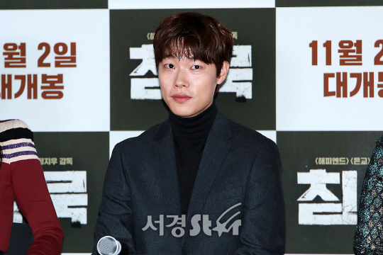 류준열이 24일 오후 서울 용산구 CGV용산아이파크몰에서 열린 영화 ‘침묵’ 언론시사회에 참석했다.