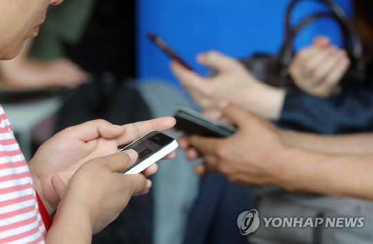 스마트폰 평균 가격이 전년 대비 큰 폭 상승한 것으로 나타났다./ 연합뉴스
