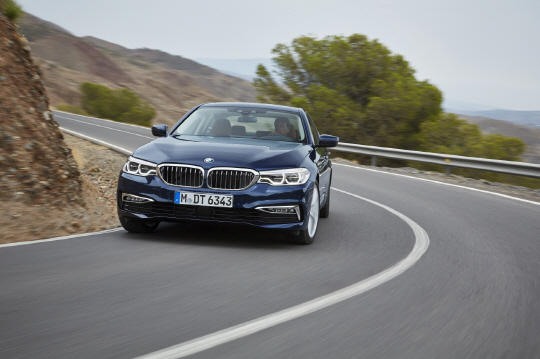 BMW그룹코리아가 10월 출시한 뉴 520d 럭셔리 스페셜 에디션. 크롬 키드니 그릴을 적용하는 등 고급스러움을 강조한 것이 특징이다. /사진제공=BMW그룹코리아