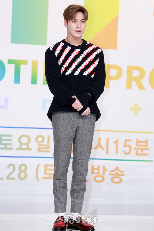 샤이니 태민이 25일 오후 서울 영등포구 영등포 타임스퀘어 아모리스홀에서 열린 KBS 아이돌 리프팅 프로젝트 ‘더 유닛(THE UNIT)’ 제작발표회에 참석해 포토타임을 갖고 있다.