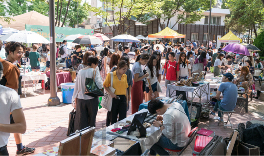 지난해 열렸던 ‘2016 서울시민시장 위크’에서 시민들이 홍대앞 예술시장 프리마켓을 둘러보고 있다. /사진제공=서울시