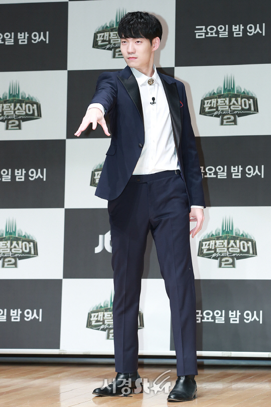 미라클라스 한태인이 26일 오전 서울 마포구 상암 JTBC에서 열린 JTBC ‘팬텀싱어2’ 기자간담에 참석해 포토타임을 갖고 있다.