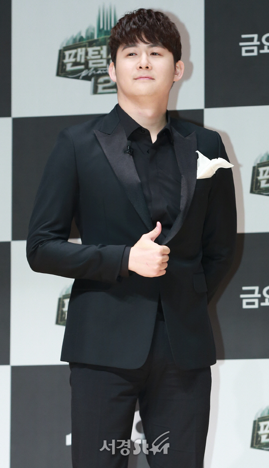에델라인클랑 김동현이 26일 오전 서울 마포구 상암 JTBC에서 열린 JTBC ‘팬텀싱어2’ 기자간담에 참석해 포토타임을 갖고 있다.