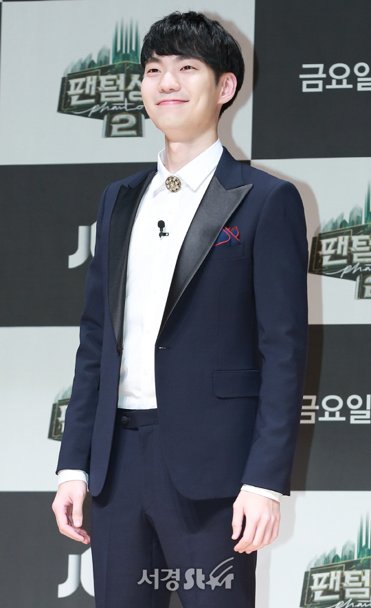 미라클라스 한태인이 26일 오전 서울 마포구 상암 JTBC에서 열린 JTBC ‘팬텀싱어2’ 기자간담에 참석해 포토타임을 갖고 있다.