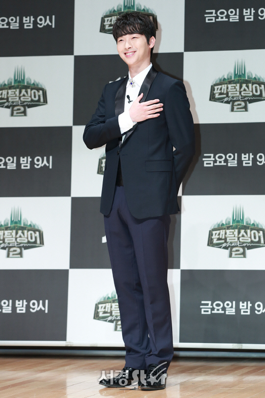 미라클라스 박강현이 26일 오전 서울 마포구 상암 JTBC에서 열린 JTBC ‘팬텀싱어2’ 기자간담에 참석해 포토타임을 갖고 있다.