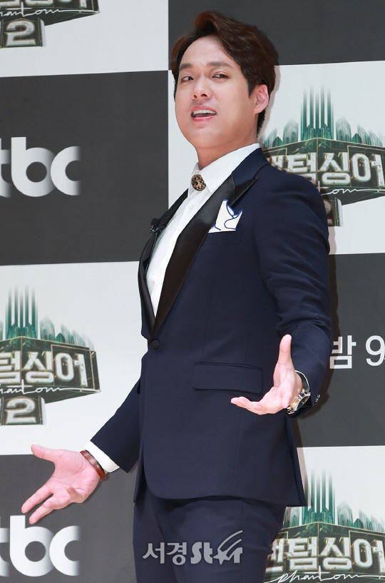 미라클라스 김주택이 26일 오전 서울 마포구 상암 JTBC에서 열린 JTBC ‘팬텀싱어2’ 기자간담에 참석해 포토타임을 갖고 있다.
