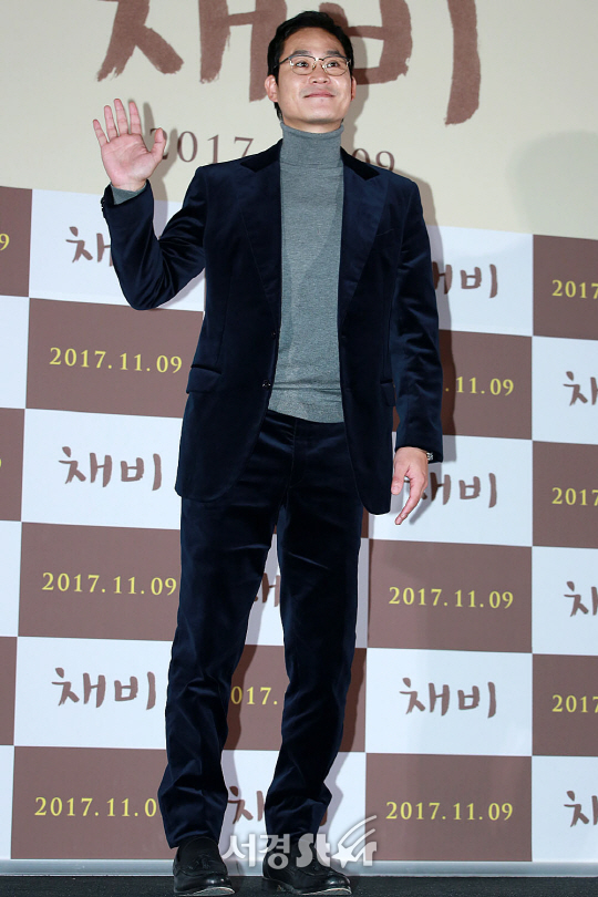 김성균이 26일 오후 서울 용산구 CGV 용산아이파크몰에서 열린 영화 ‘채비’ 언론시사회에 참석해 포토타임을 갖고 있다.