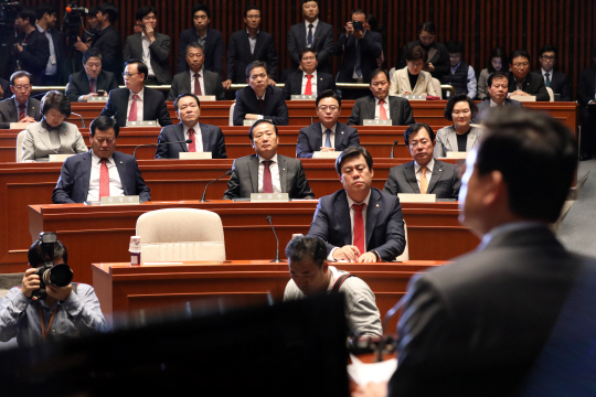 한국당, '국감 보이콧' 계속하기로…이효성 해임결의안 제출