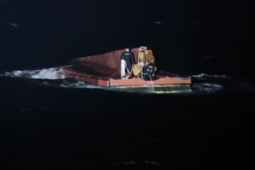 전남 신안 가거도 해상서 어선 전복…5명 구조·3명 실종