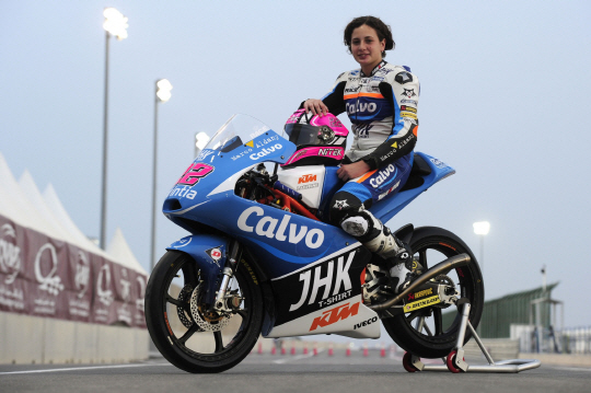 지난 9월 포르투갈에서 열린 모터사이클 월드 챔피언십에서 여성 최초로 우승한 선수, 아나 카라스코.