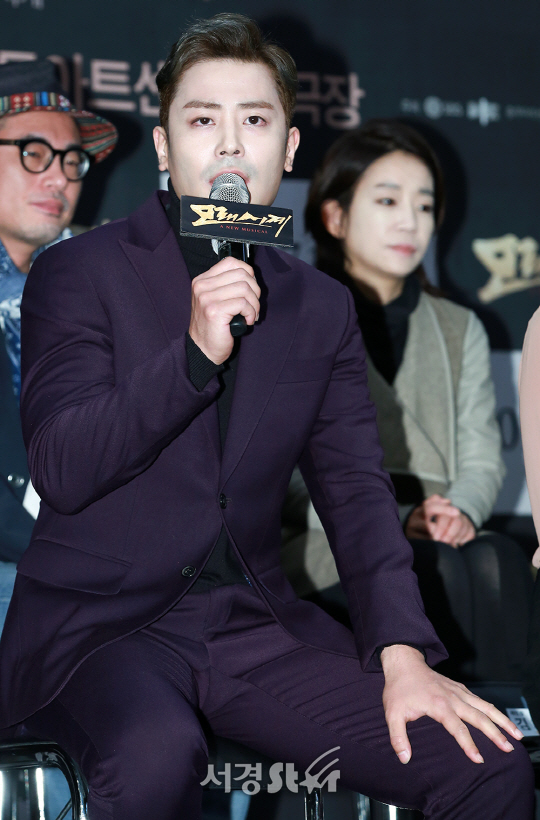 배우 한지상이 30일 오전 서울 중구 충무아트센터에서 열린 뮤지컬 ‘모래시계’ 제작발표회에 참석하고 있다.