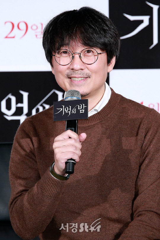 장항준 감독이 30일 오전 서울 중구 메가박스 동대문에서 열린 영화 ‘기억의 밤’ 제작보고회에 참석했다.