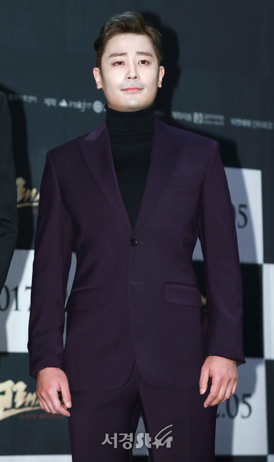 배우 한지상이 30일 오전 서울 중구 충무아트센터에서 열린 뮤지컬 ‘모래시계’ 제작발표회에 참석하고 있다.