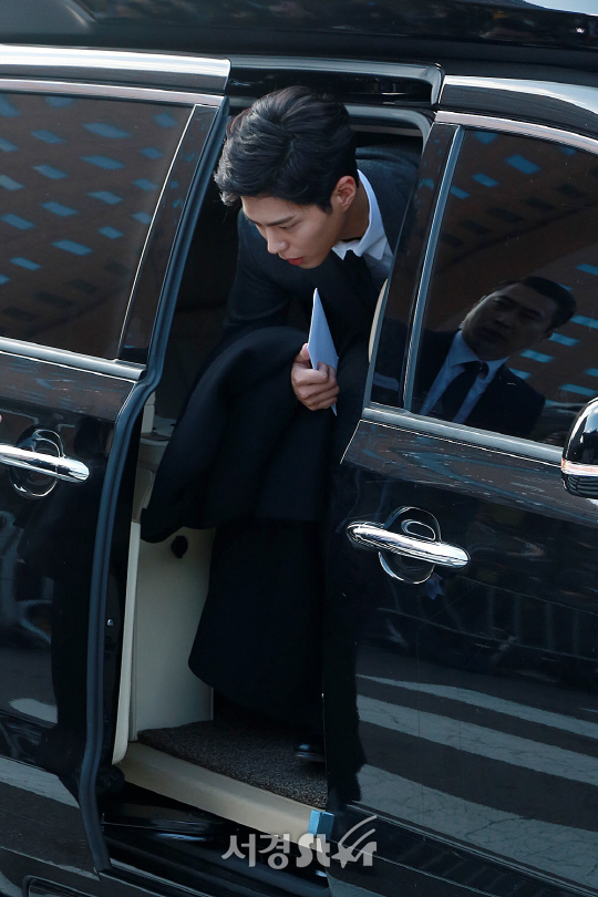 배우 박보검이 31일 오후 서울 중구 신라호텔 영빈관에서 열린 배우 송중기, 송혜교의 결혼식에 참석하고 있다.