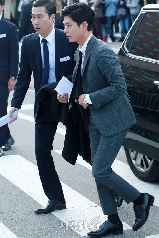 배우 박보검이 31일 오후 서울 중구 신라호텔 영빈관에서 열린 배우 송중기, 송혜교 결혼식에 참석하고 있다.