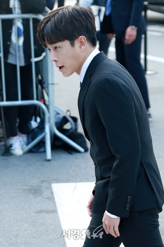 배우 김민석이 31일 오후 서울 중구 신라호텔 영빈관에서 열린 배우 송중기, 송혜교 결혼식에 참석하고 있다.