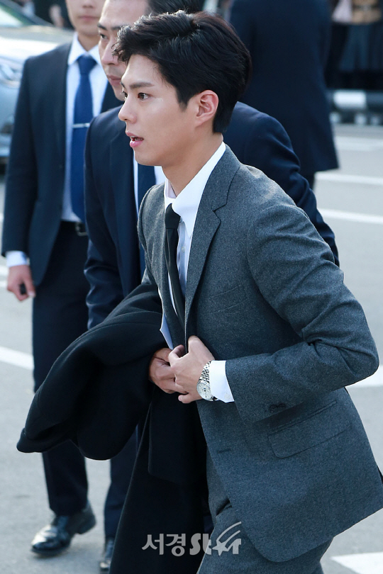 배우 박보검이 31일 오후 서울 중구 신라호텔 영빈관에서 열린 배우 송중기, 송혜교 결혼식에 참석하고 있다.