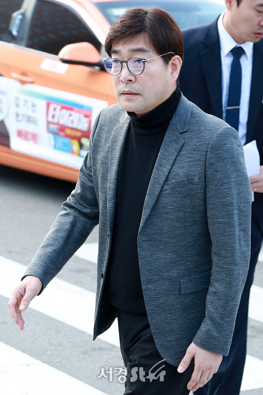 배우 손현주가 31일 오후 서울 중구 신라호텔 영빈관에서 열린 배우 송중기, 송혜교 결혼식에 참석하고 있다.