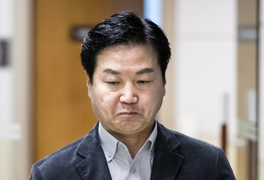 靑, '홍종학 총력 방어' 돌입…관련 의혹 놓고 참모들 적극 반박