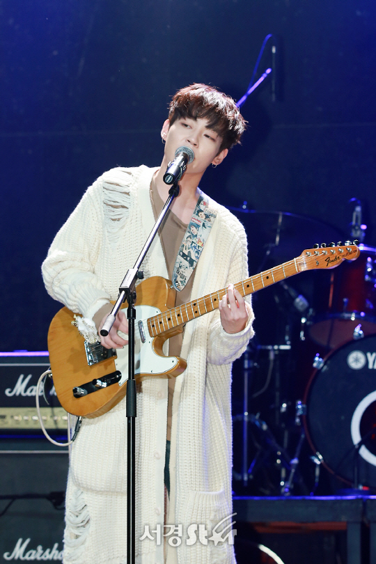 더 로즈 우성이 1일 오후 서울 마포구 하나투어 브이홀에서 열린두 번째 디지털 싱글 ‘좋았는데’ 쇼케이스에 참석하고 있다.