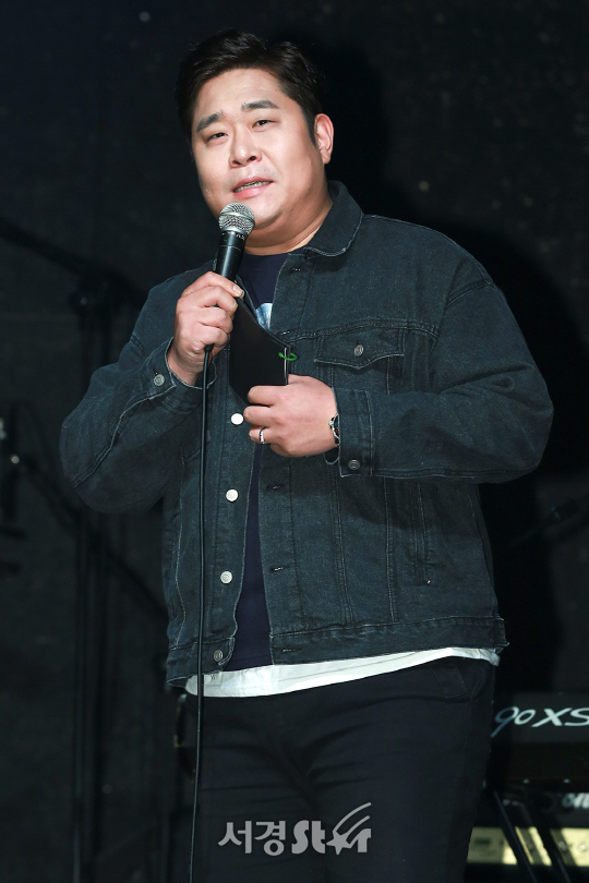 개그맨 문세윤이 1일 오후 서울 마포구 하나투어 브이홀에서 열린두 번째 디지털 싱글 ‘좋았는데’ 쇼케이스에 참석하고 있다.