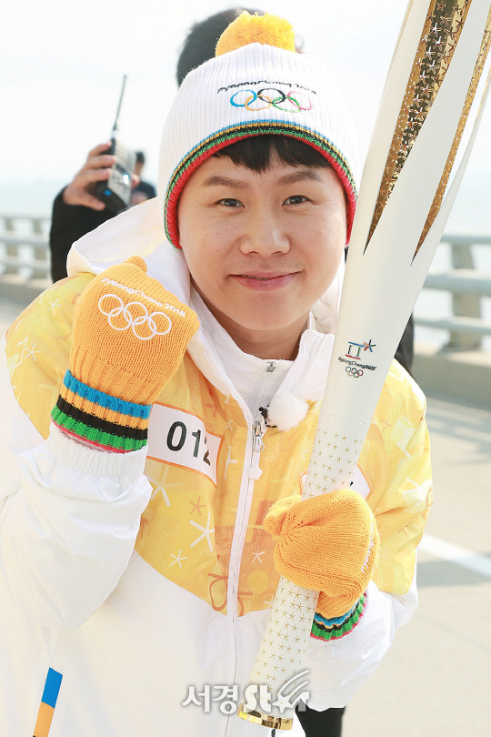 양세형이 1일 오후 인천 중구 인천대교에서 열린 2018 평창동계올림픽 성화봉송 행사에 열두번째 주자로 나섰다.