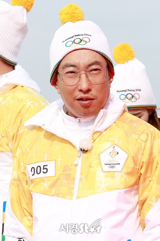 박명수가 1일 오후 인천 중구 인천대교에서 열린 2018 평창동계올림픽 성화봉송 행사에 참석했다.