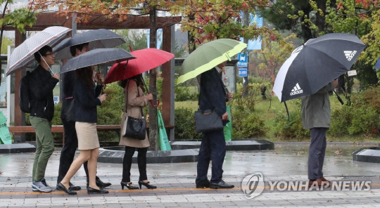 내일인 3일 전국에 비가 내리다 오후에 그치겠다./연합뉴스