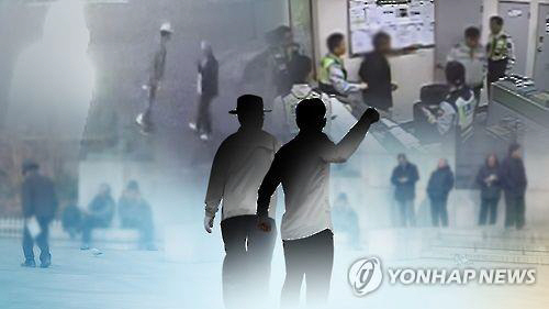횡단보도 앞에 서있는 70대 노인을 아무런 이유없이 폭행한 40대 남성이 구속됐다./연합뉴스
