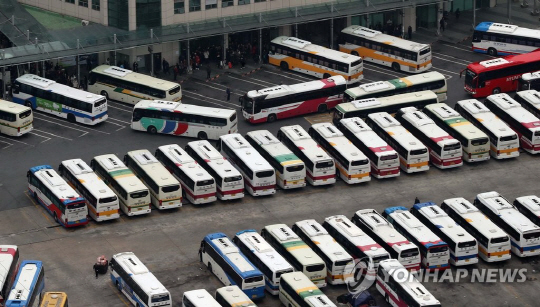 경남시외버스 절반가량이 파업으로 운행을 중단했다./ 연합뉴스