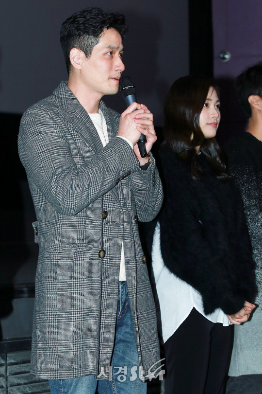배우 박해준, 이수경이 4일 오전 서울 성동구 CGV 왕십리에서 열린 영화 ‘침묵’ 무대인사 행사에 참석해 관객과의 시간을 갖고 있다.