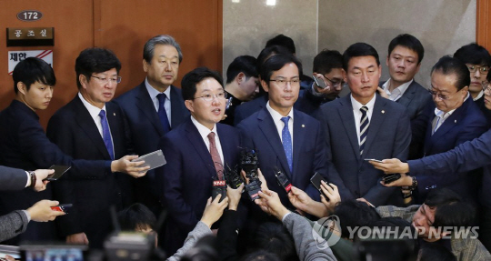 바른정당 통합파 의원 9명이 6일 탈당을 선언했다./연합뉴스