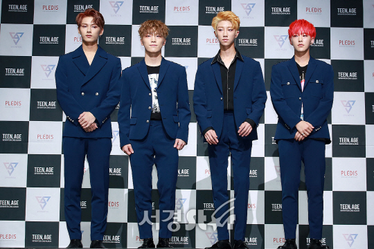 세븐틴 멤버 준, 디노, 디에잇, 호시가 6일 오후 서울 광진구 광장동 예스이십사라이브홀에서 진행된 두 번째 정규 앨범 ‘TEEN, AGE‘ 발매 기념 쇼케이스에 참석해 포토타임을 갖고 있다.