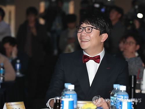 양현종(29·KIA 타이거즈)이 KBO리그 최초로 정규시즌과 한국시리즈 최우수선수(MVP)를 동시에 수상했다./연합뉴스