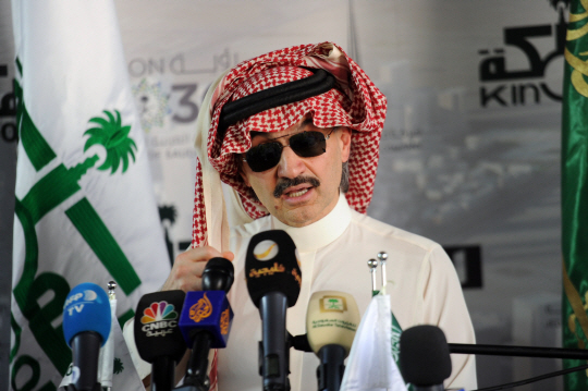 사우디아라비아의 실세인 무함마드 빈 살만 왕세자가 이끄는 반부패위원회에 의해 체포된 아랍권 최대부호 알왈리드 빈탈랄 왕자.   /제다=AFP연합뉴스